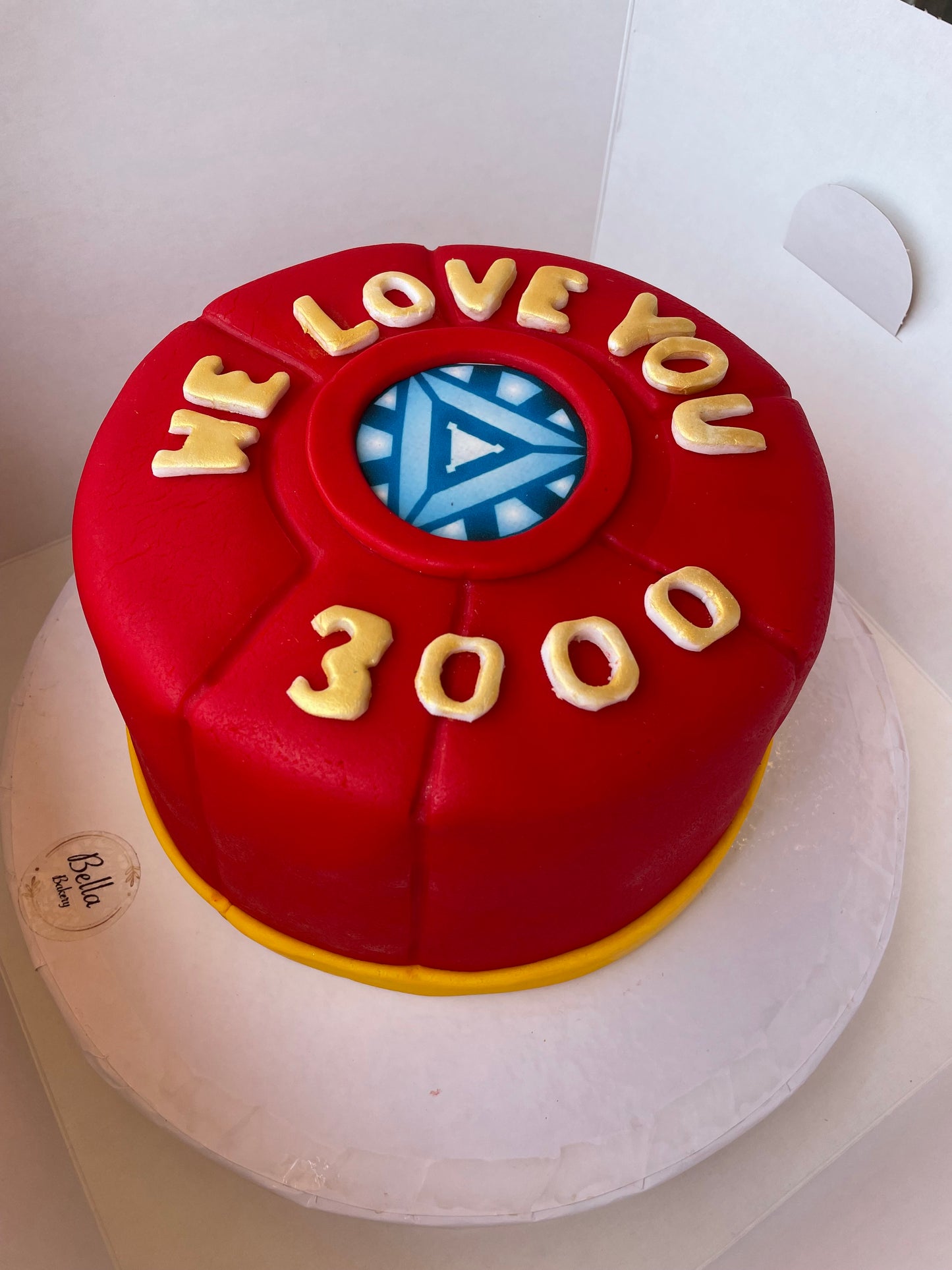 Customized Cake “We love you 3000” Marvel