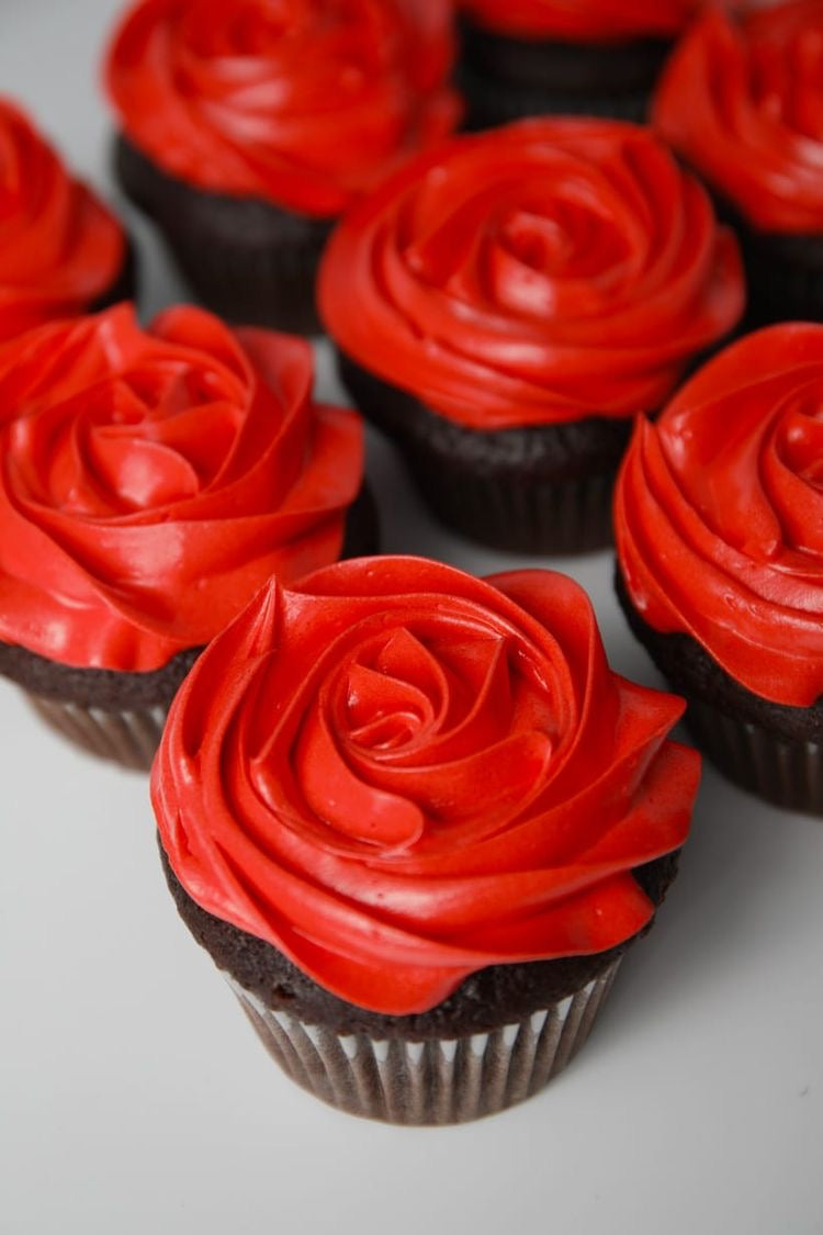 Red & White flowery Cupcakes